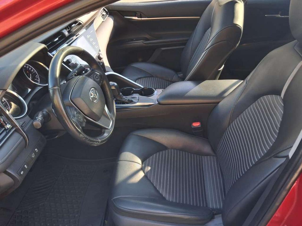 2020 Toyota Camry SE Auto Photo