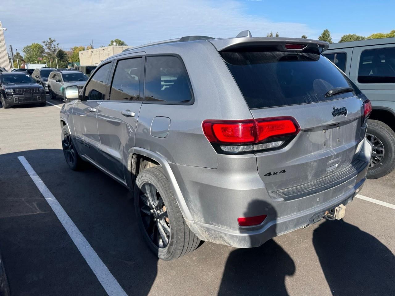 2021 Jeep Grand Cherokee Laredo 4dr 4x4 Photo4