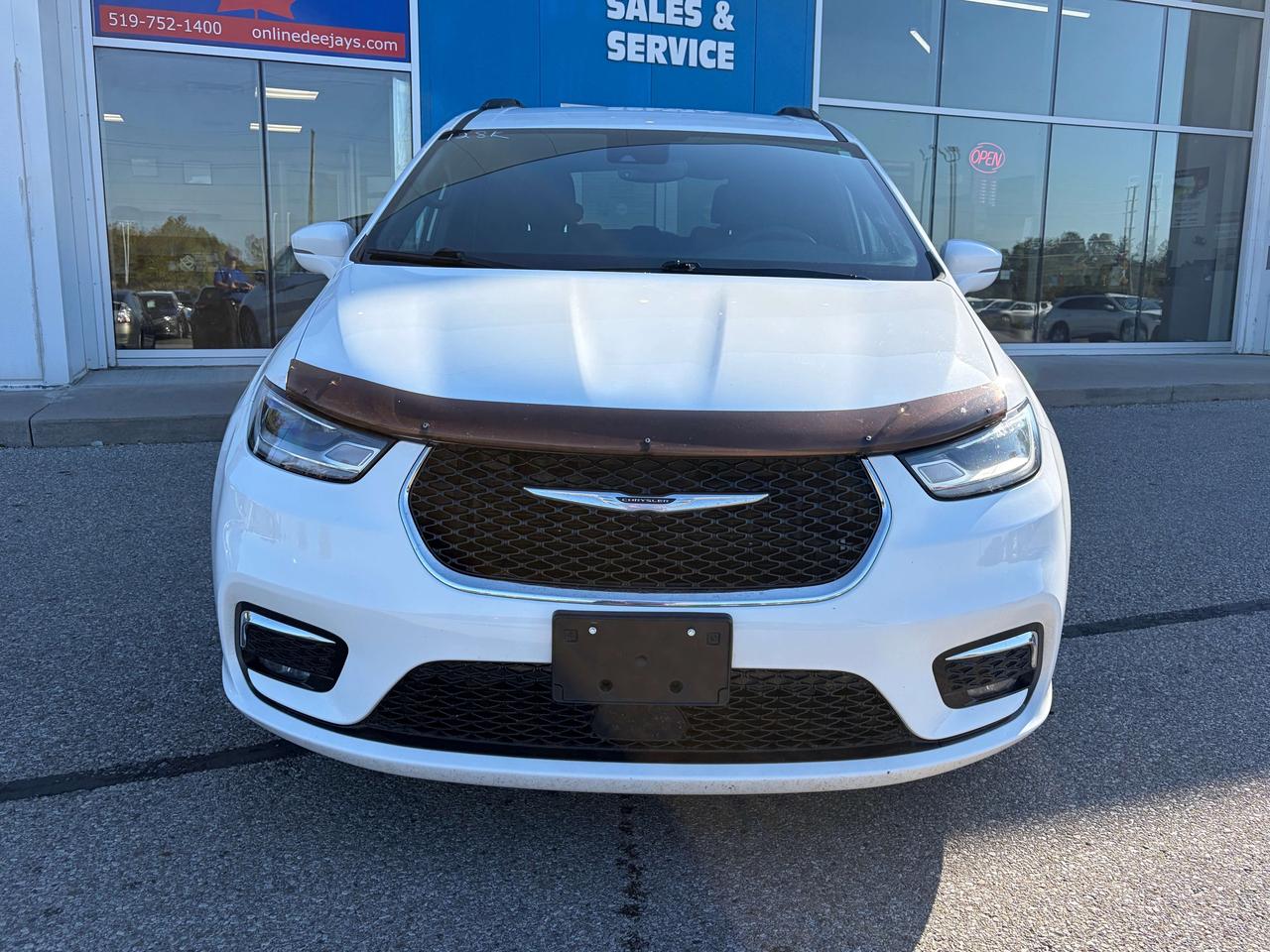 2022 Chrysler Pacifica Touring FWD   Stow & Go   Clean Carfax Photo