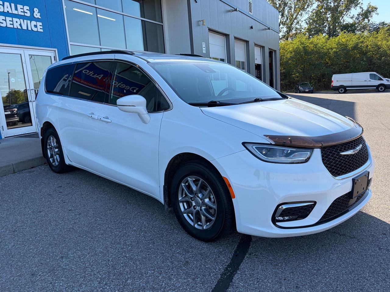 2022 Chrysler Pacifica Touring FWD   Stow & Go   Clean Carfax Photo