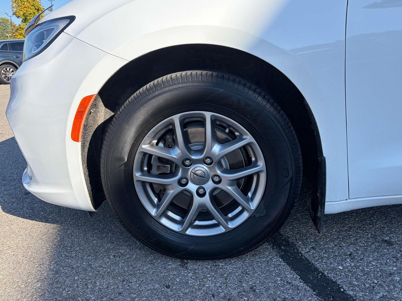 2022 Chrysler Pacifica Touring FWD   Stow & Go   Clean Carfax Photo
