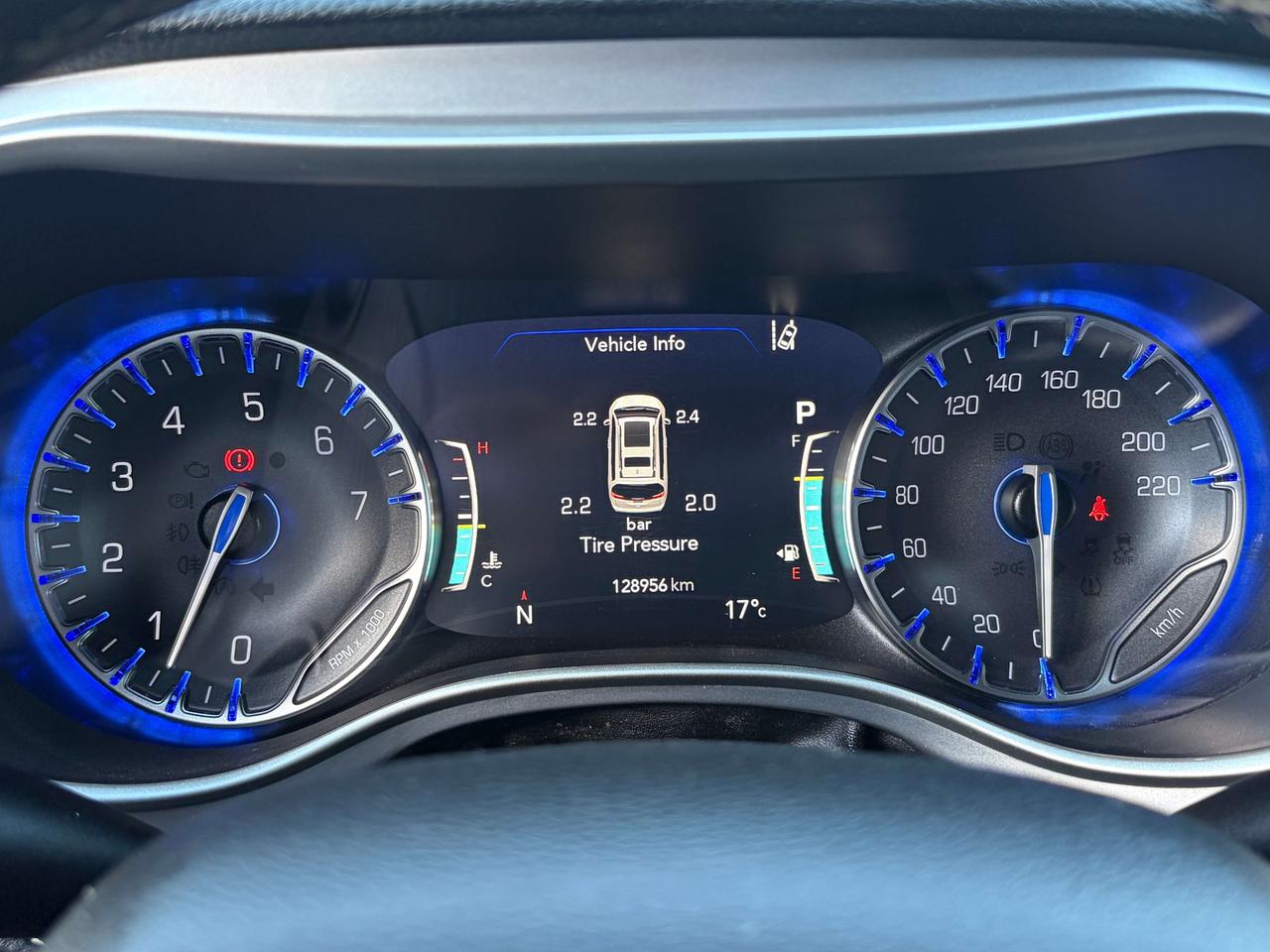 2022 Chrysler Pacifica Touring FWD   Stow & Go   Clean Carfax Photo
