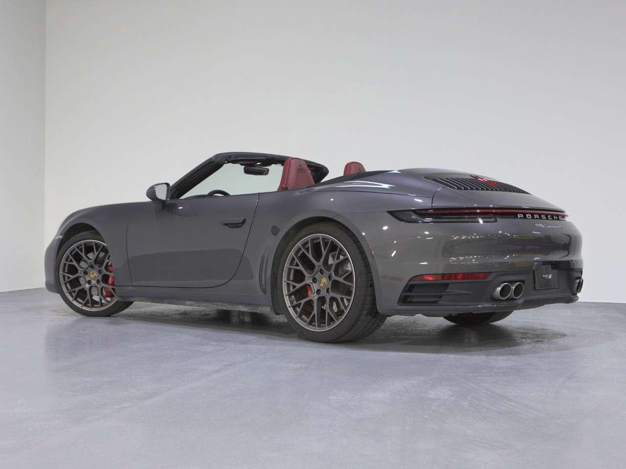 2021 Porsche 911 Carrera 4S Cabriolet Photo2