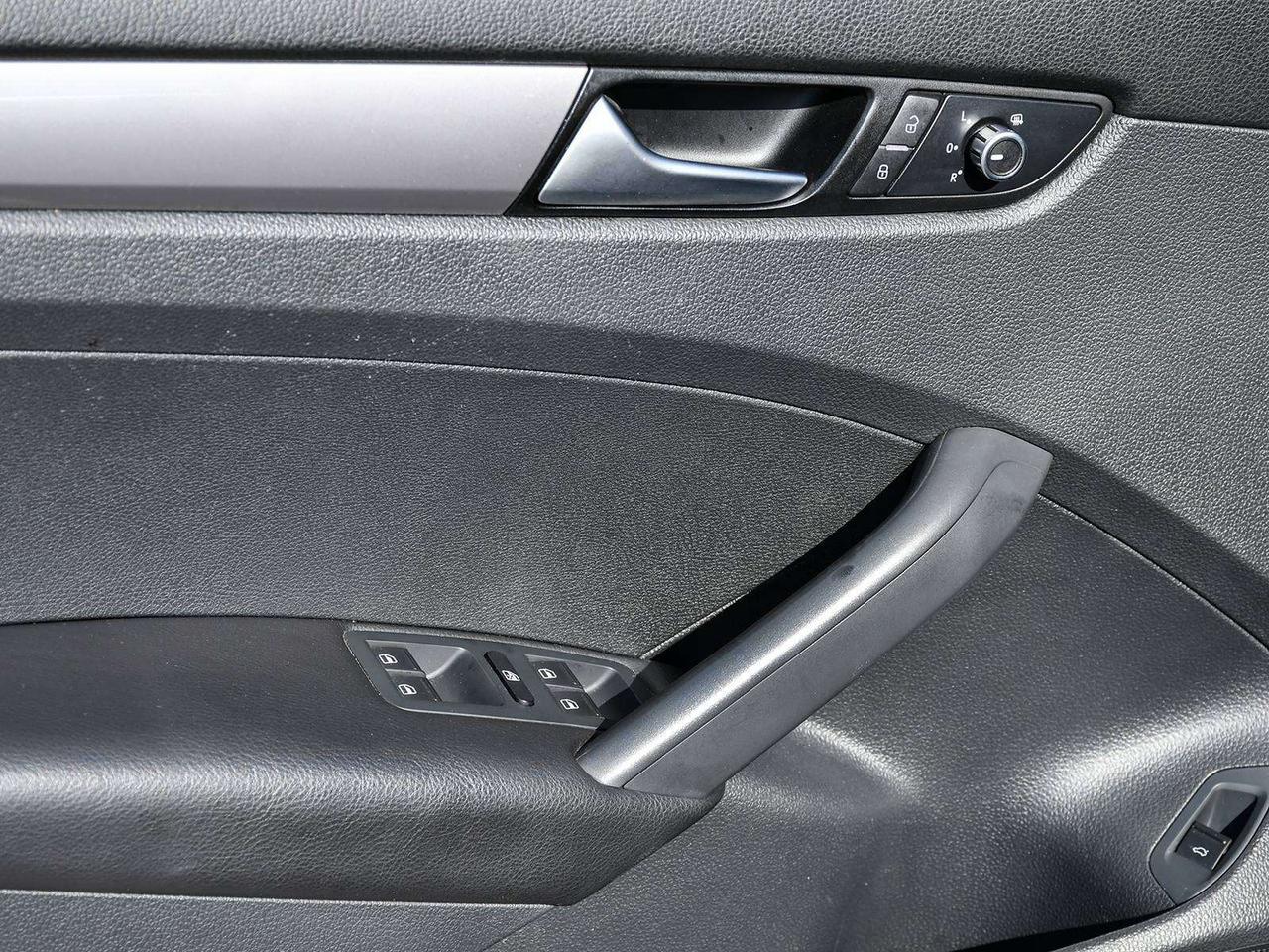 2015 Volkswagen Passat TRENDLINE   1 OWNER   14 SERVICES   ALLOY   ASIS Photo