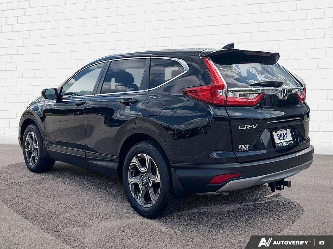 2019 Honda CR-V LEATHER SEATING. SUNROOF. FUEL EFFICIENT. MULTI ANGLE REAR VIEW CAMERA. CERTIFIED. Photo