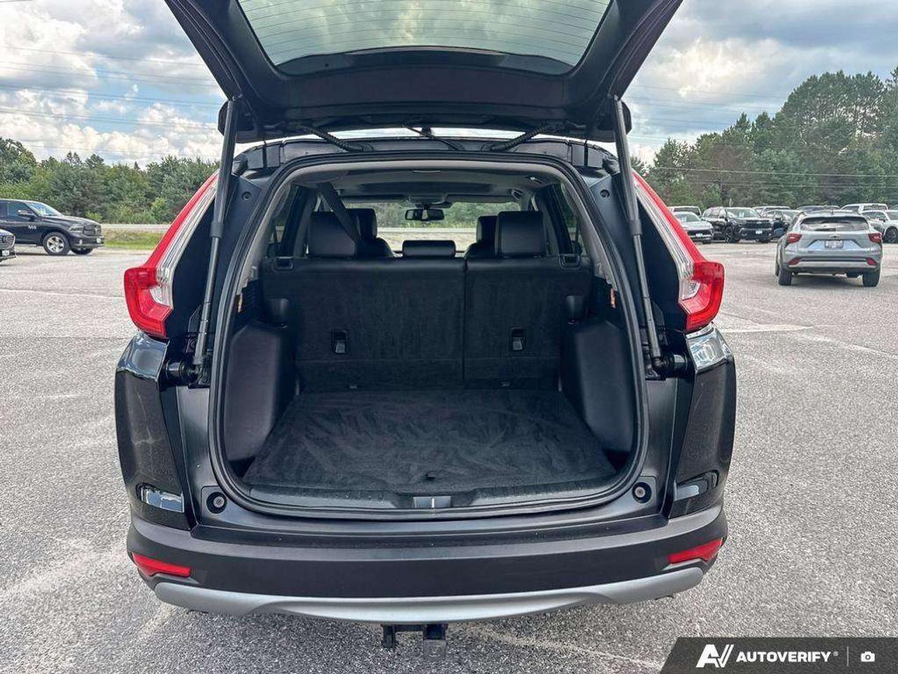 2019 Honda CR-V LEATHER SEATING. SUNROOF. FUEL EFFICIENT. MULTI ANGLE REAR VIEW CAMERA. CERTIFIED. Photo