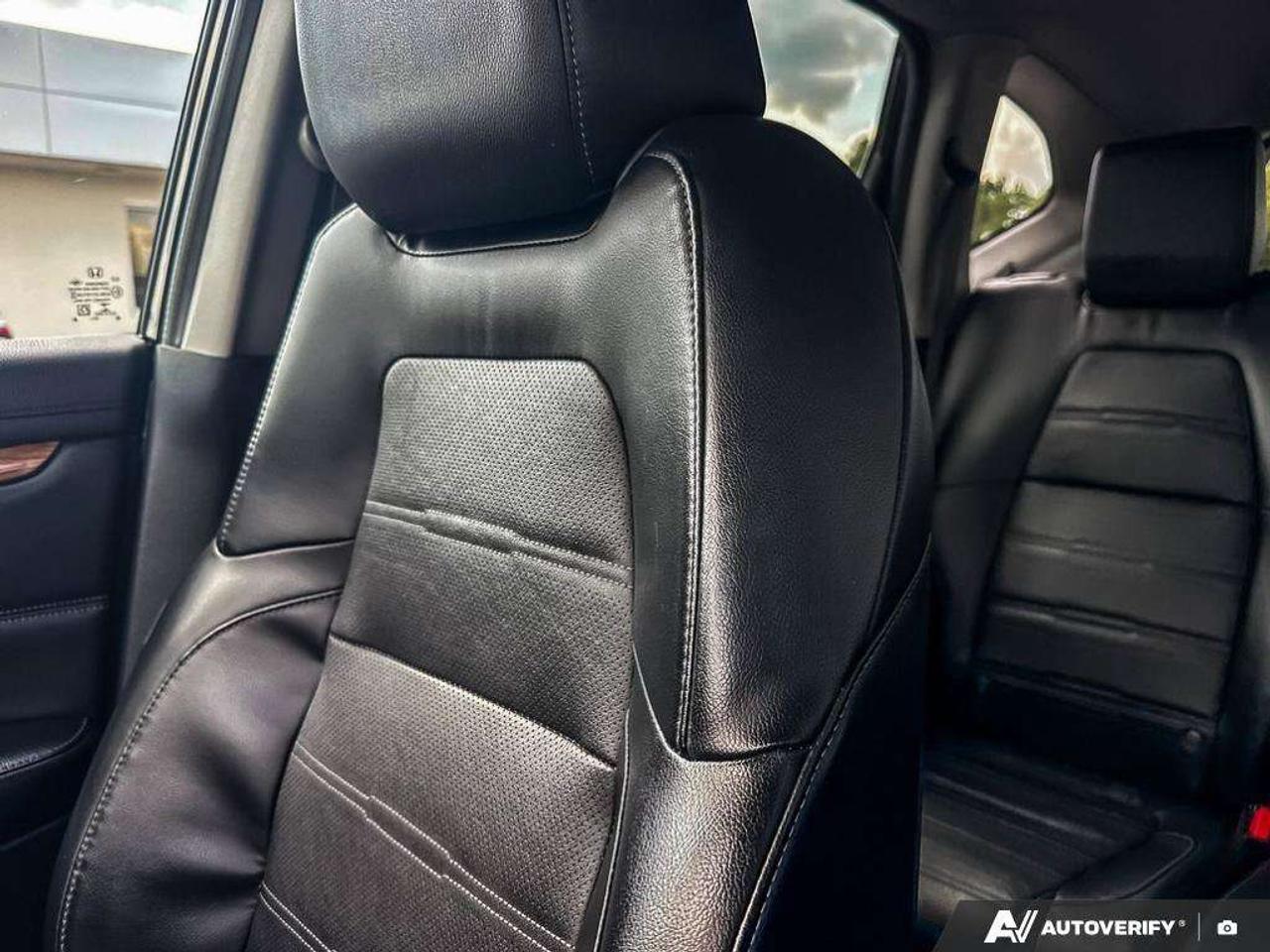 2019 Honda CR-V LEATHER SEATING. SUNROOF. FUEL EFFICIENT. MULTI ANGLE REAR VIEW CAMERA. CERTIFIED. Photo