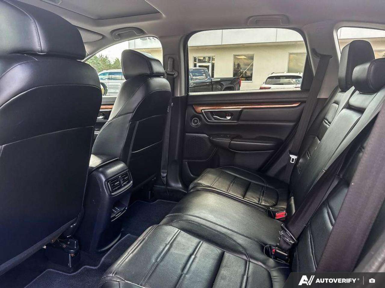 2019 Honda CR-V LEATHER SEATING. SUNROOF. FUEL EFFICIENT. MULTI ANGLE REAR VIEW CAMERA. CERTIFIED. Photo