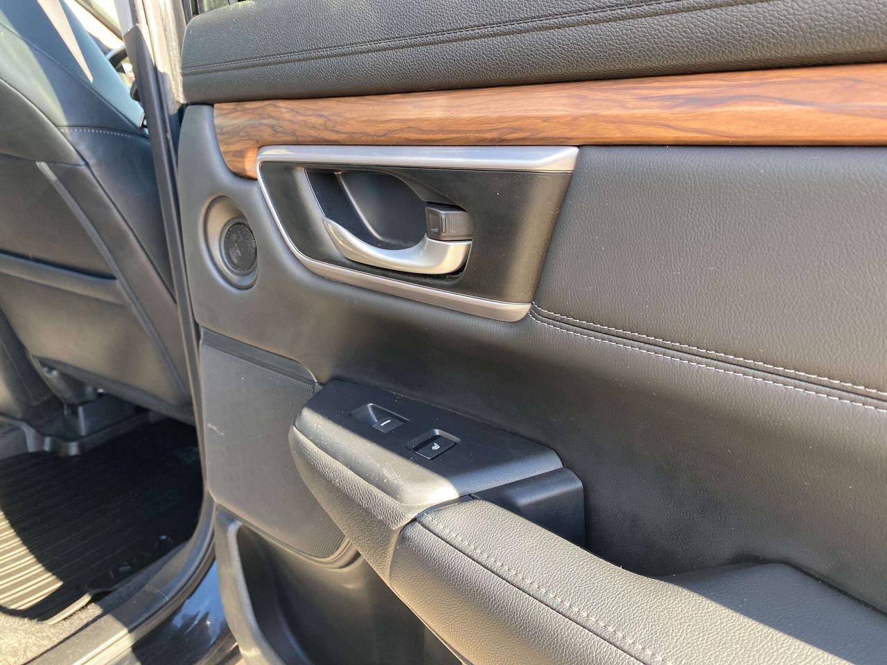 2017 Honda CR-V EX-L, AWD, CLEAN CARFAX, HEATED SEATS / WHEEL! Photo