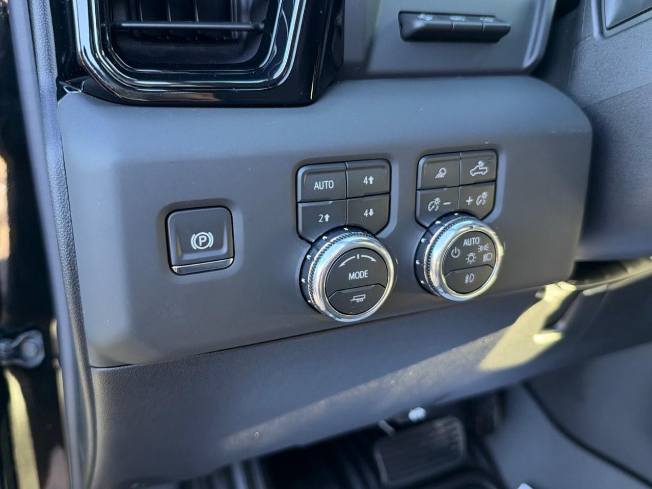 2026 GMC SIERRA 2500HD Crew Cab Standard Box 4-Wheel Drive AT4 Photo