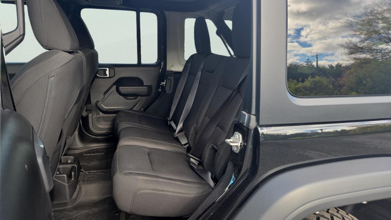 2023 Jeep Wrangler 3.6L V6, Navigation, Heated Seats, Hardtop Photo