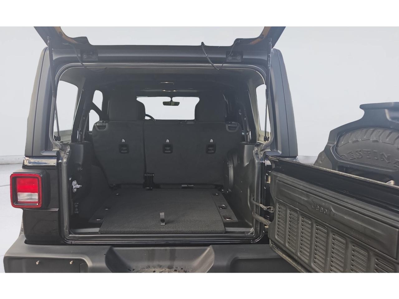 2023 Jeep Wrangler 3.6L V6, Navigation, Heated Seats, Hardtop Photo