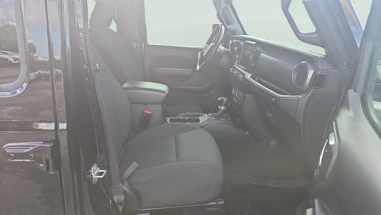 2023 Jeep Wrangler 3.6L V6, Navigation, Heated Seats, Hardtop Photo