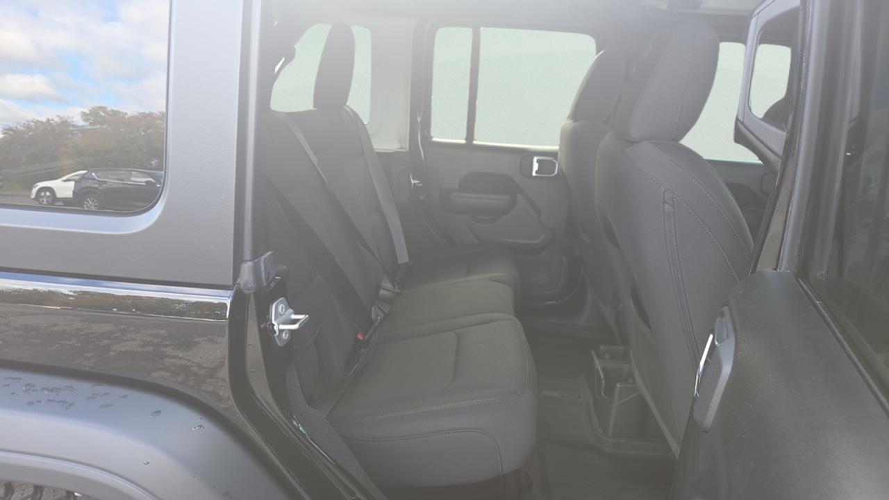 2023 Jeep Wrangler 3.6L V6, Navigation, Heated Seats, Hardtop Photo