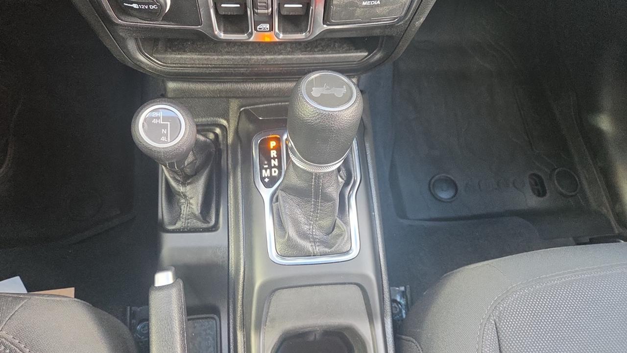 2023 Jeep Wrangler 3.6L V6, Navigation, Heated Seats, Hardtop Photo
