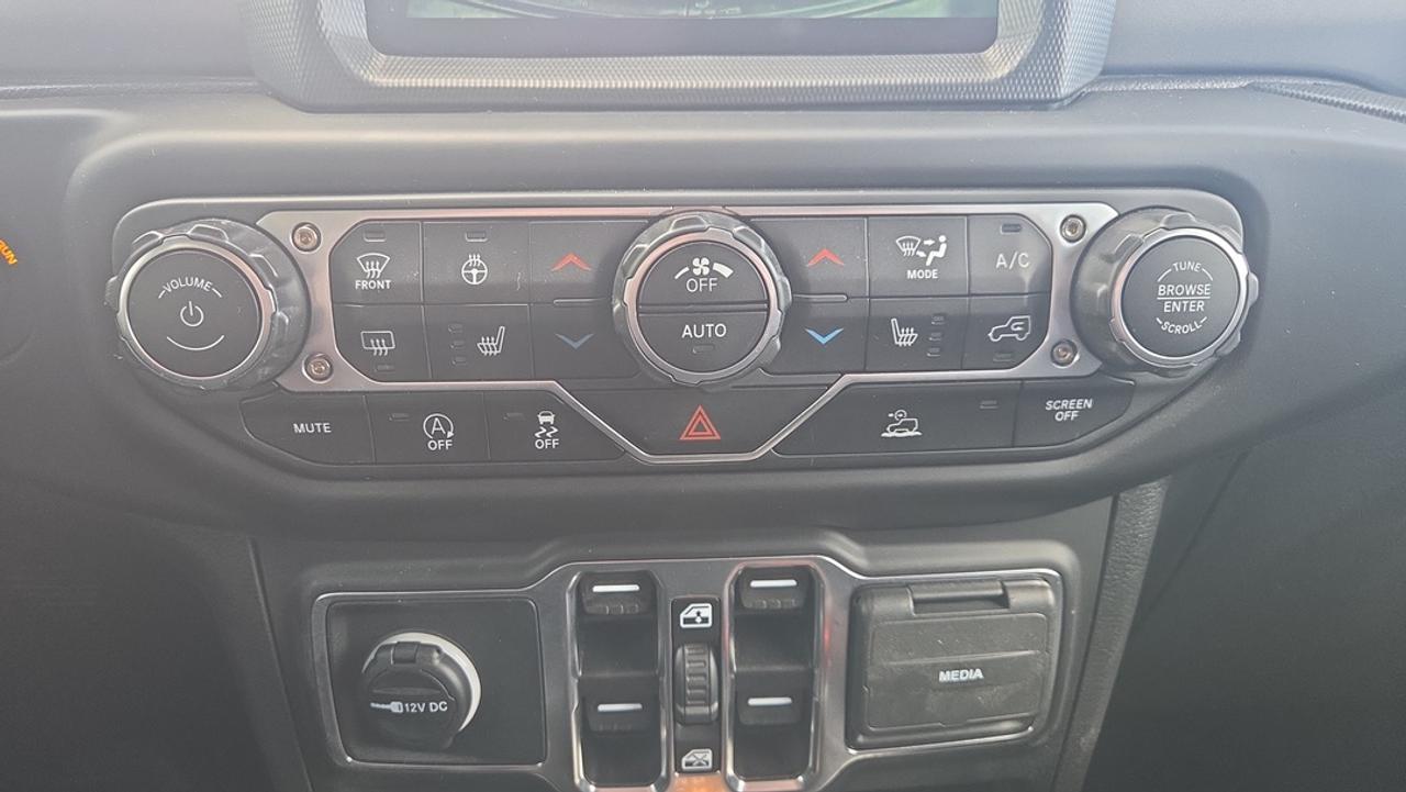 2023 Jeep Wrangler 3.6L V6, Navigation, Heated Seats, Hardtop Photo