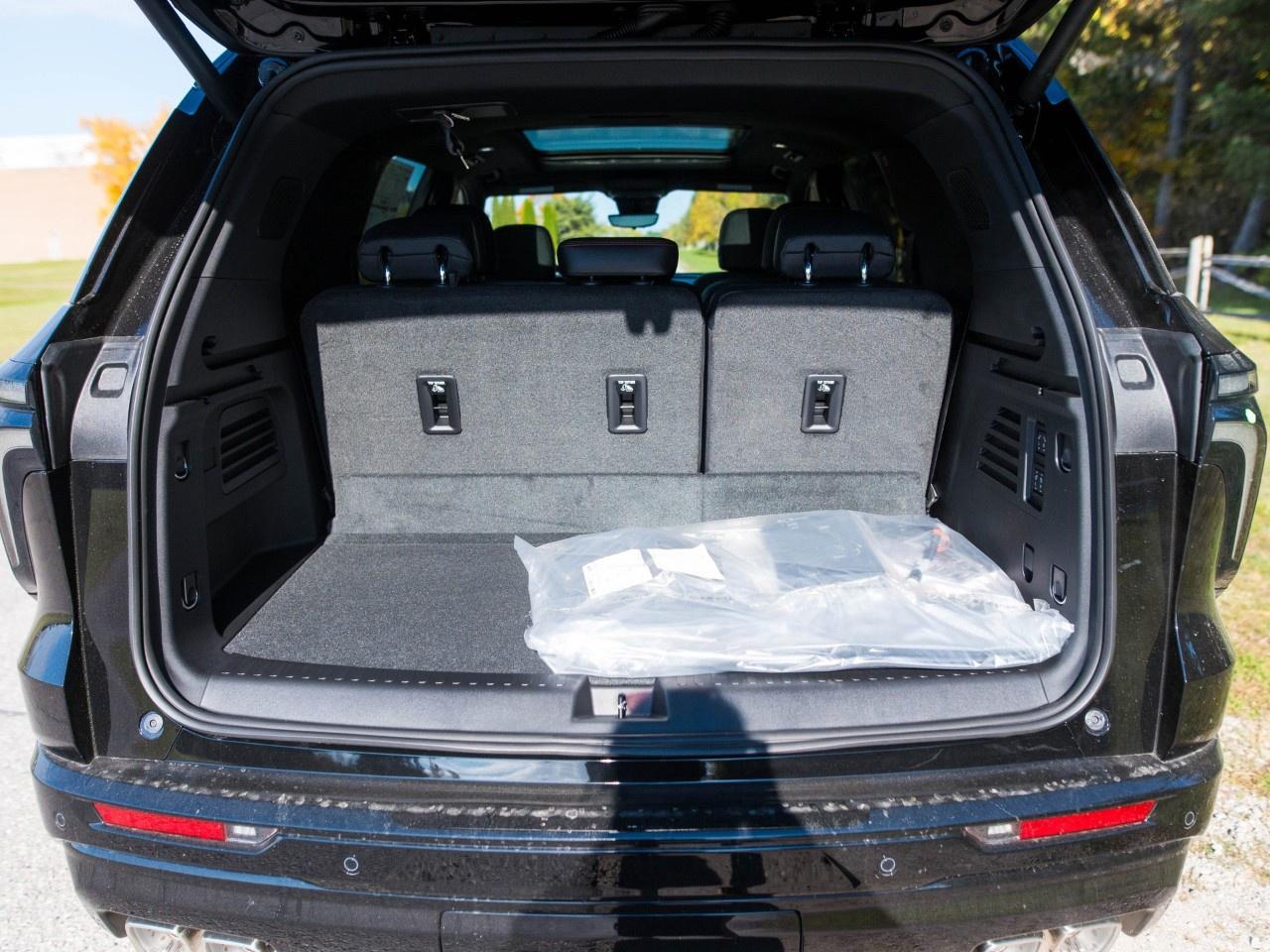2027 Chevrolet Traverse AWD 4dr RS Photo3