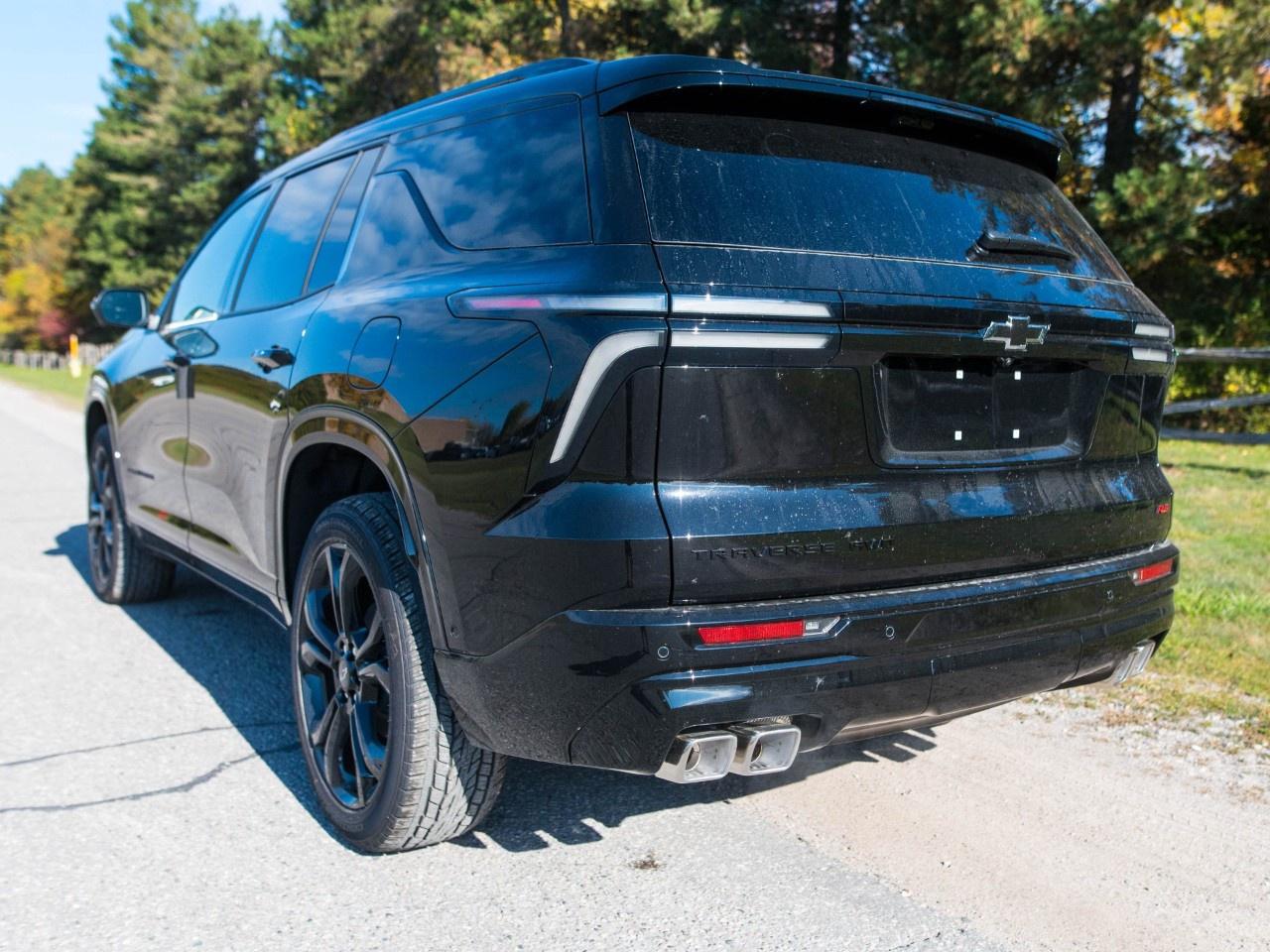 2027 Chevrolet Traverse AWD 4dr RS Photo2