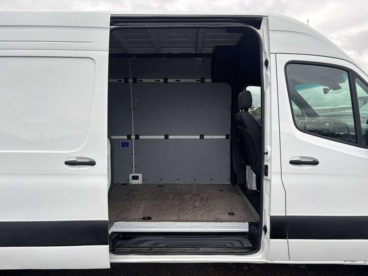 2025 Mercedes-Benz Sprinter 170" HIGH ROOF RWD DIESEL Photo