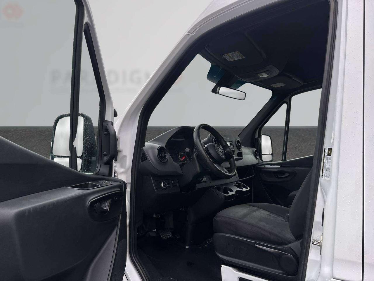 2025 Mercedes-Benz Sprinter 170" HIGH ROOF RWD DIESEL Photo