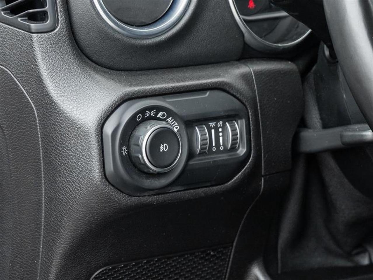 2019 Jeep WRANGLER UNLIMITED Sahara 4dr 4x4 Photo