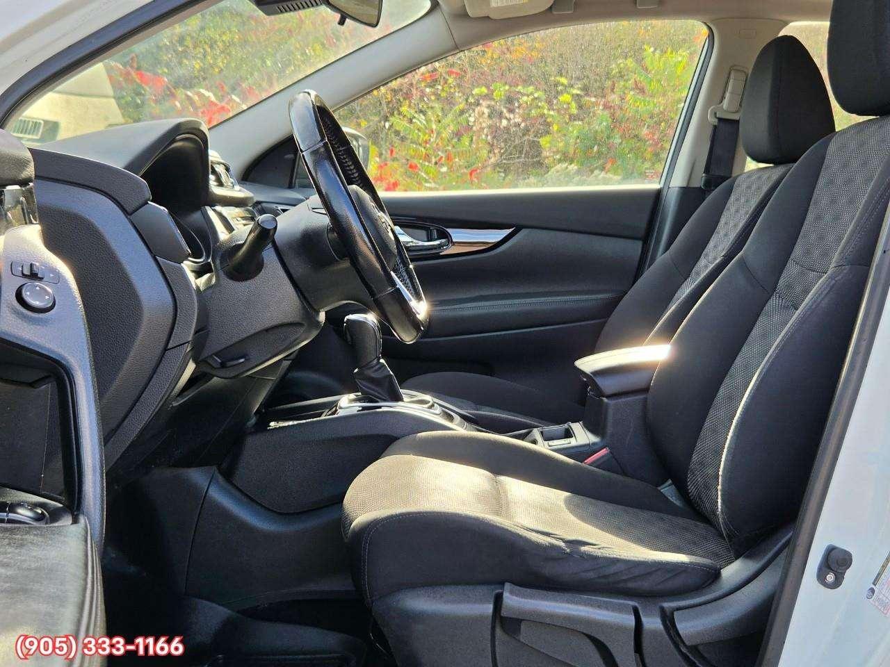 2023 Nissan Qashqai SV Apple CarPlay & Android Auto • Power Sunroof • Remote Start System • Heated Front Seats • Lane Assist • Rear Parking S Photo