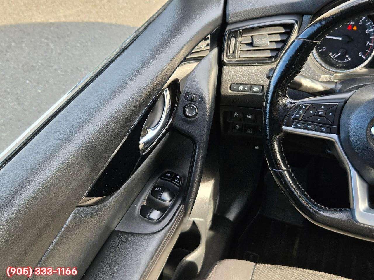 2023 Nissan Qashqai SV Apple CarPlay & Android Auto • Power Sunroof • Remote Start System • Heated Front Seats • Lane Assist • Rear Parking S Photo