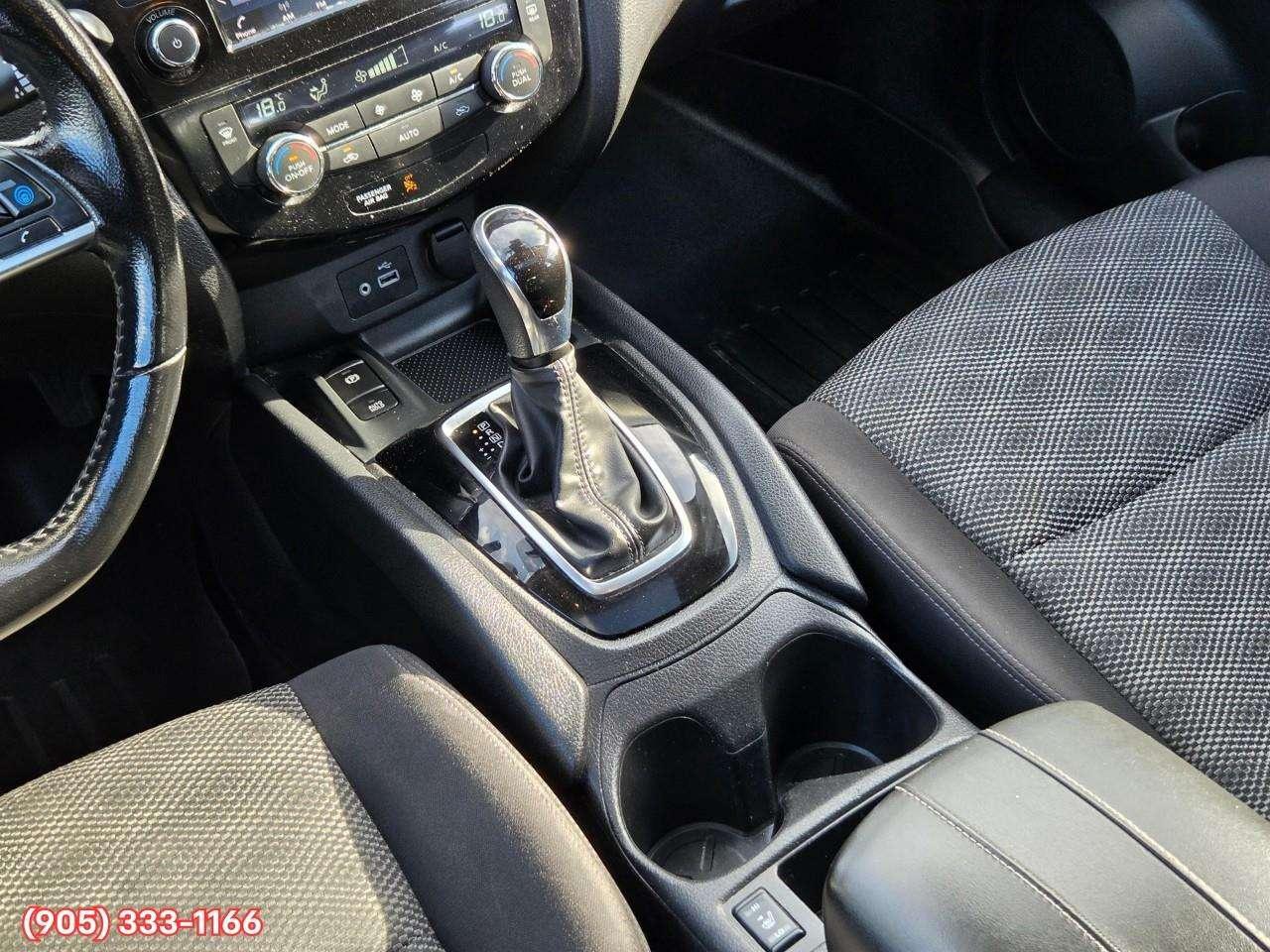 2023 Nissan Qashqai SV Apple CarPlay & Android Auto • Power Sunroof • Remote Start System • Heated Front Seats • Lane Assist • Rear Parking S Photo