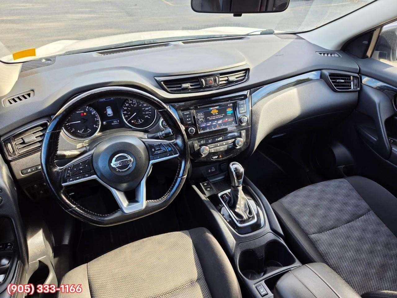 2023 Nissan Qashqai SV Apple CarPlay & Android Auto • Power Sunroof • Remote Start System • Heated Front Seats • Lane Assist • Rear Parking S Photo