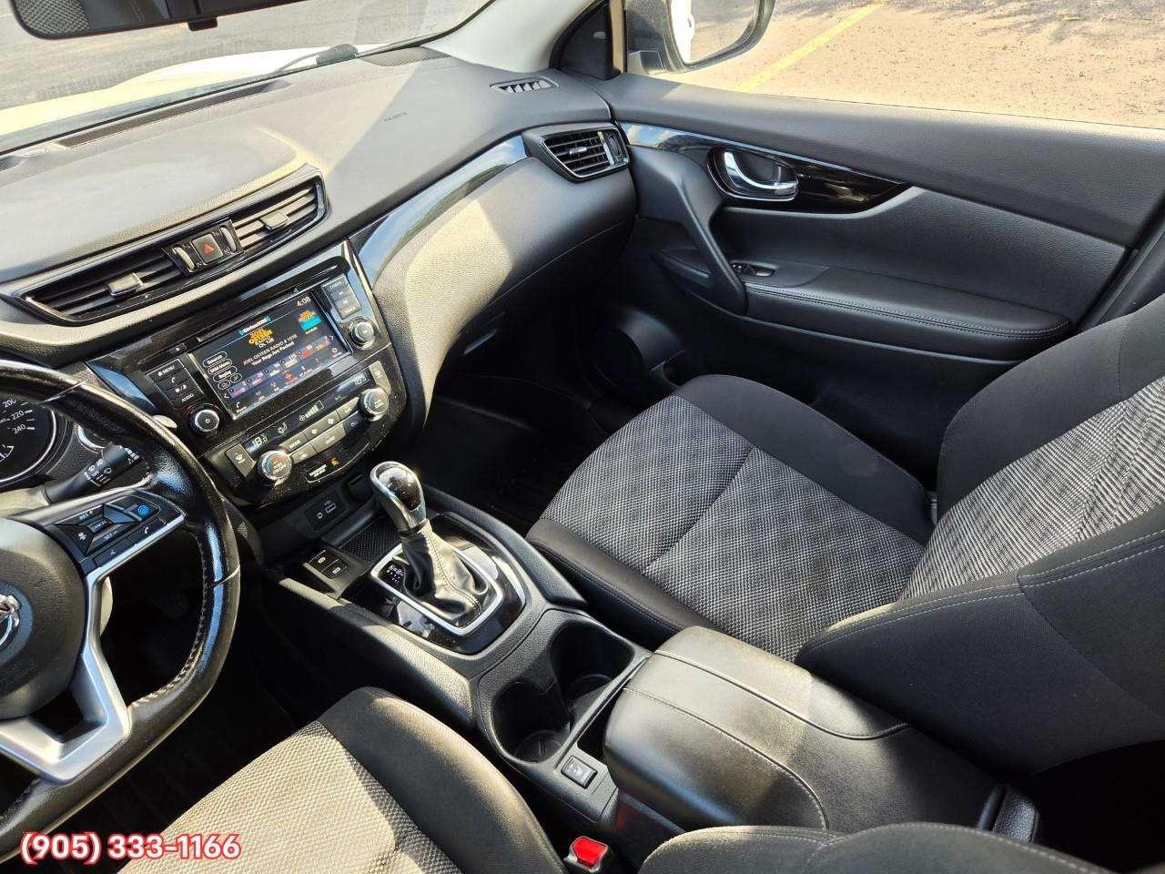2023 Nissan Qashqai SV Apple CarPlay & Android Auto • Power Sunroof • Remote Start System • Heated Front Seats • Lane Assist • Rear Parking S Photo