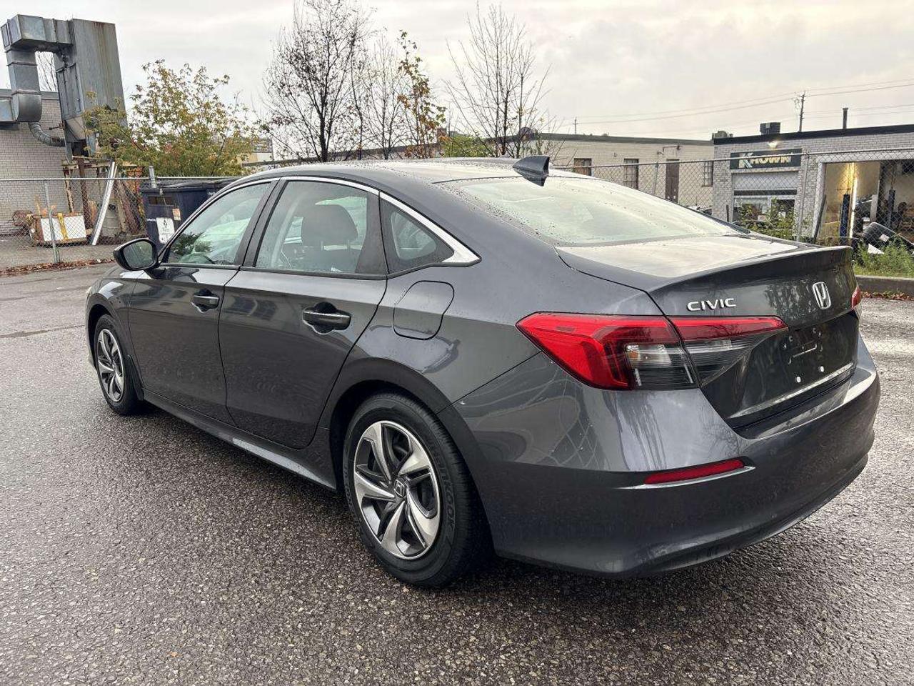 2022 Honda Civic LX / Extra set of Tires Photo3