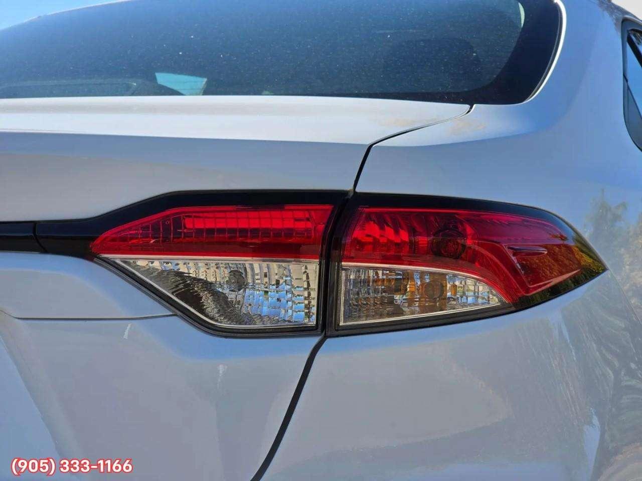2022 Toyota Corolla LE Apple CarPlay & Android Auto • Lane Assist • Keyless Entry • Backup Camera • Cruise Control Photo