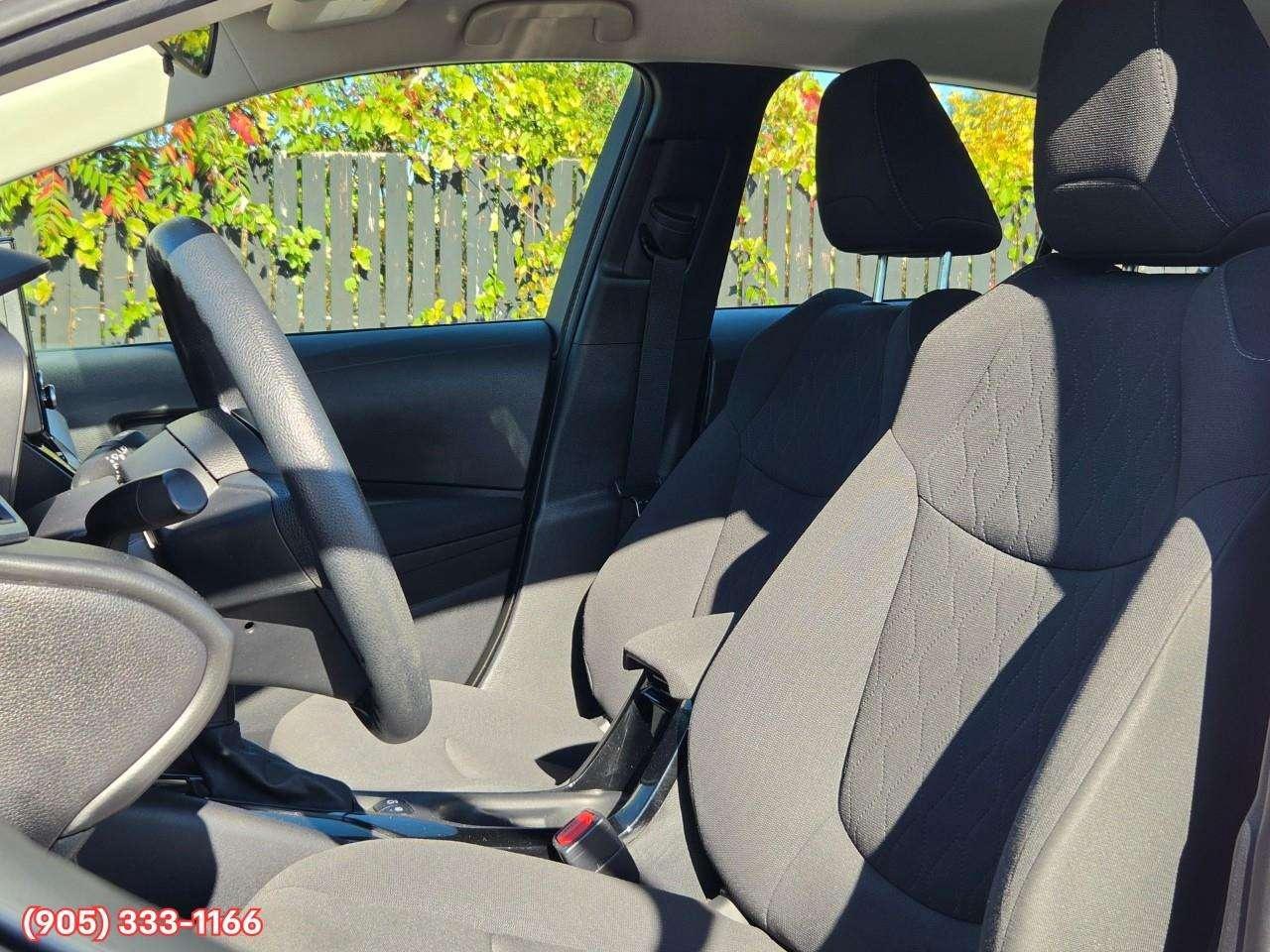 2022 Toyota Corolla LE Apple CarPlay & Android Auto • Lane Assist • Keyless Entry • Backup Camera • Cruise Control Photo