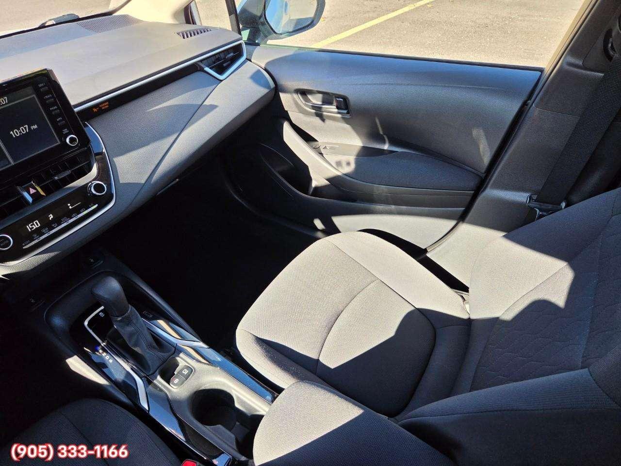 2022 Toyota Corolla LE Apple CarPlay & Android Auto • Lane Assist • Keyless Entry • Backup Camera • Cruise Control Photo