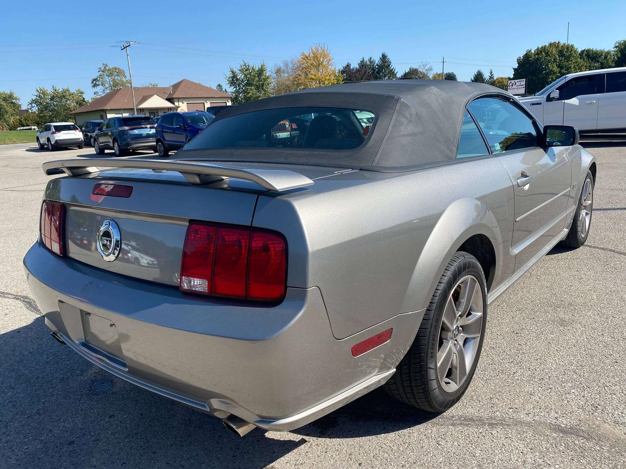 2008 Ford Mustang GT, LOW KMS, LEATHER! Photo