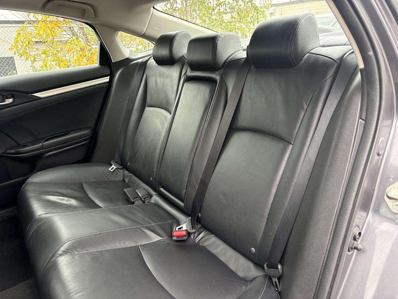 2019 Honda Civic Touring Leather Seats/Apple Carplay/Low Mileage Photo