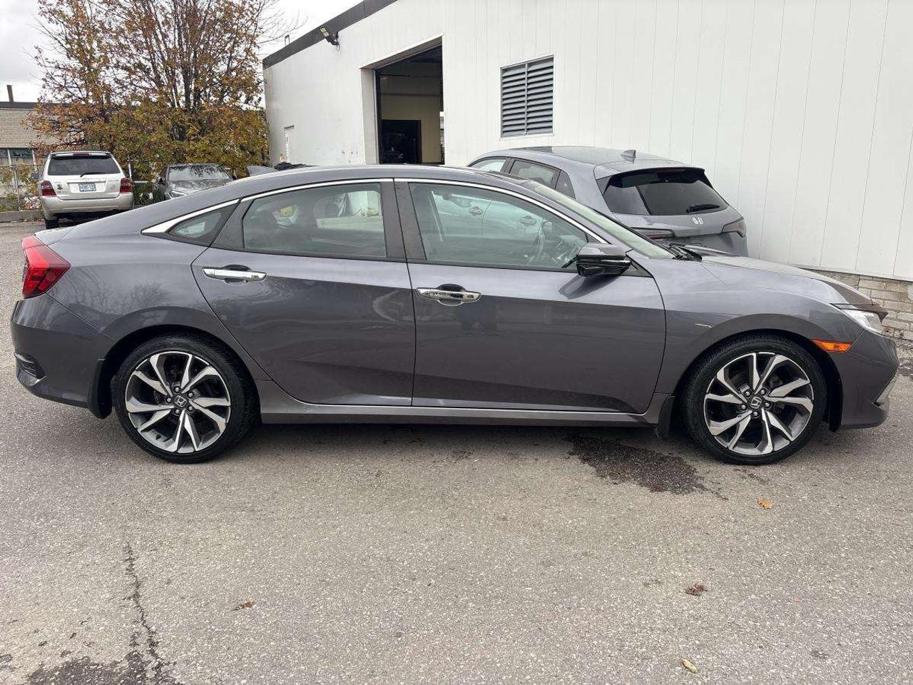 2019 Honda Civic Touring Leather Seats/Apple Carplay/Low Mileage Photo