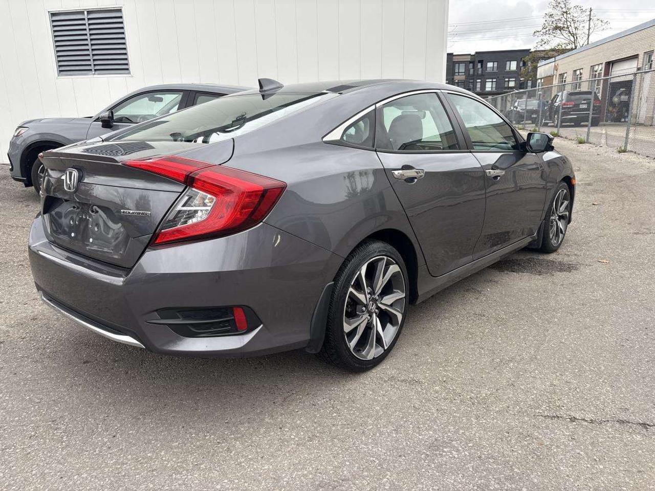 2019 Honda Civic Touring Leather Seats/Apple Carplay/Low Mileage Photo