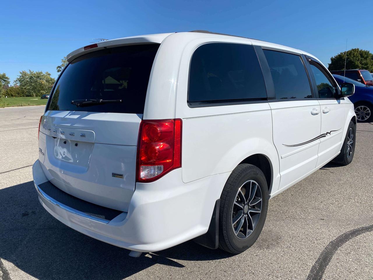2017 Dodge Grand Caravan GT, LEATHER, REMOTE START, REAR ENTERTAINMENT! Photo