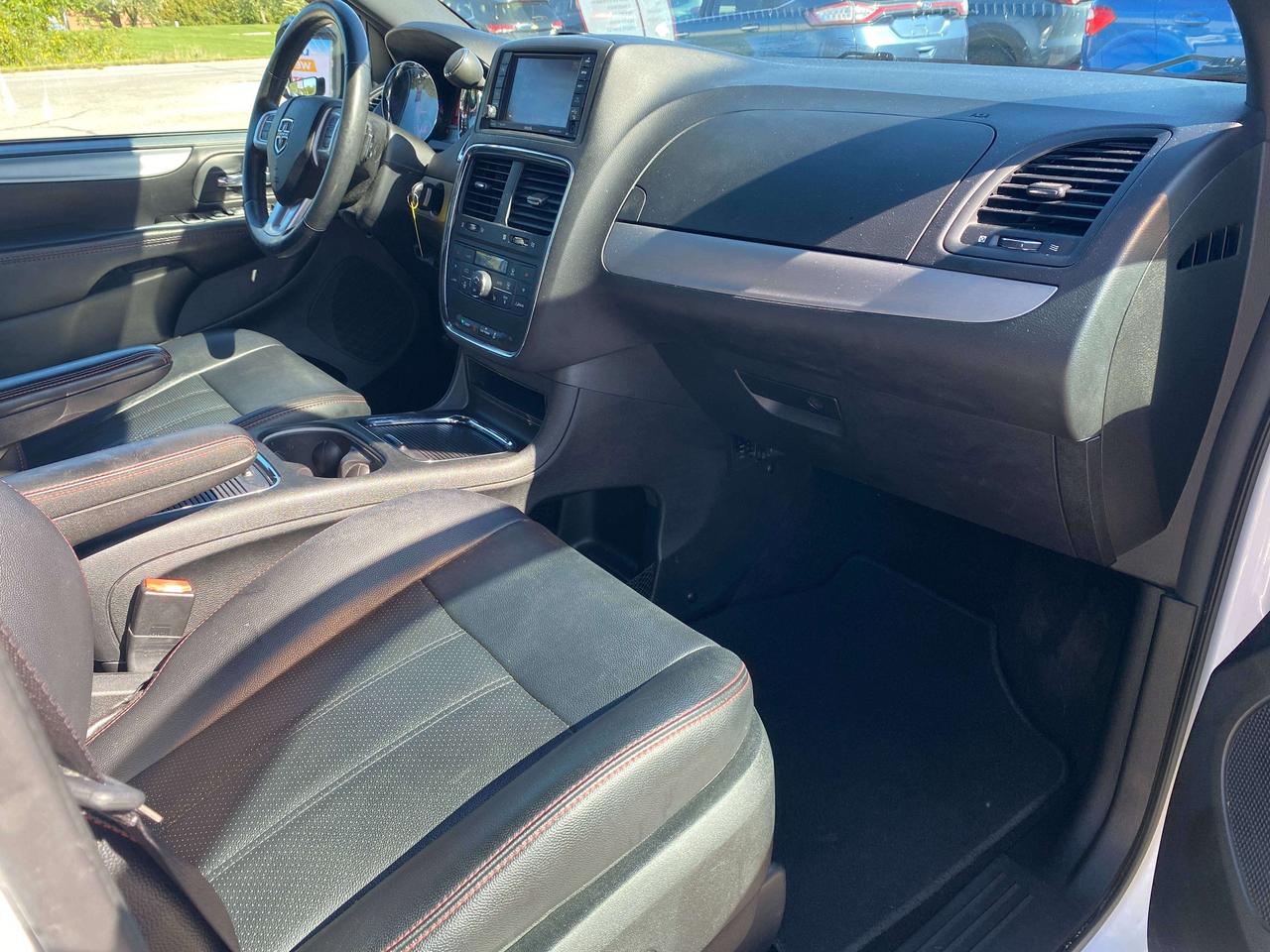 2017 Dodge Grand Caravan GT, LEATHER, REMOTE START, REAR ENTERTAINMENT! Photo