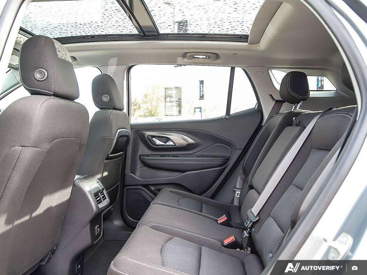 2024 GMC Terrain 1.5L 4-CYL, AWD, ALLOYS, CLOTH, SUNROOF, 1-OWNER, MACMASTER ORIGINAL, CERTIFIED PREOWNED! Photo