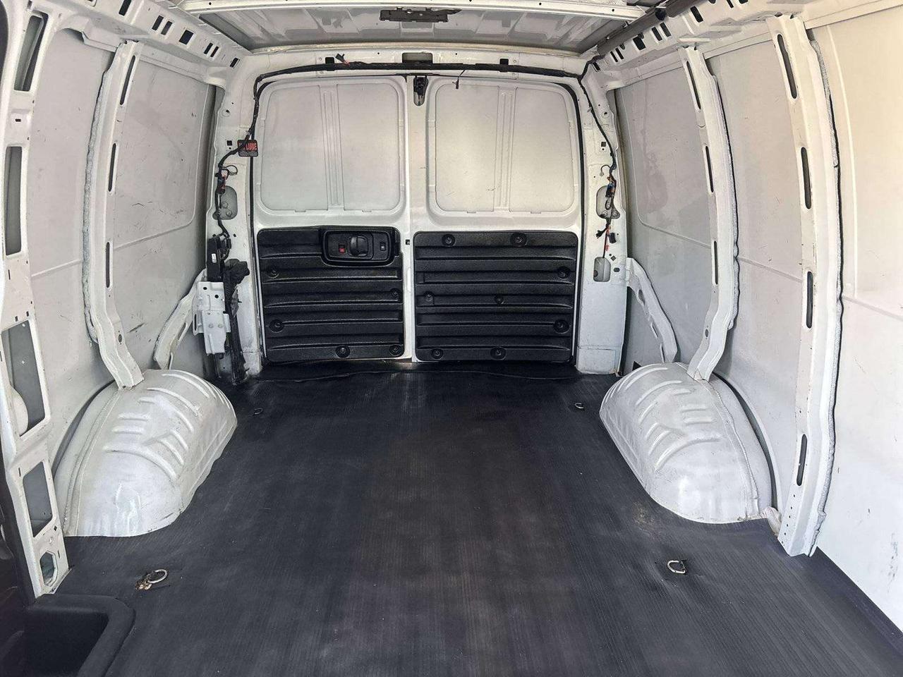 2023 GMC Savana RWD 2500 135" Photo