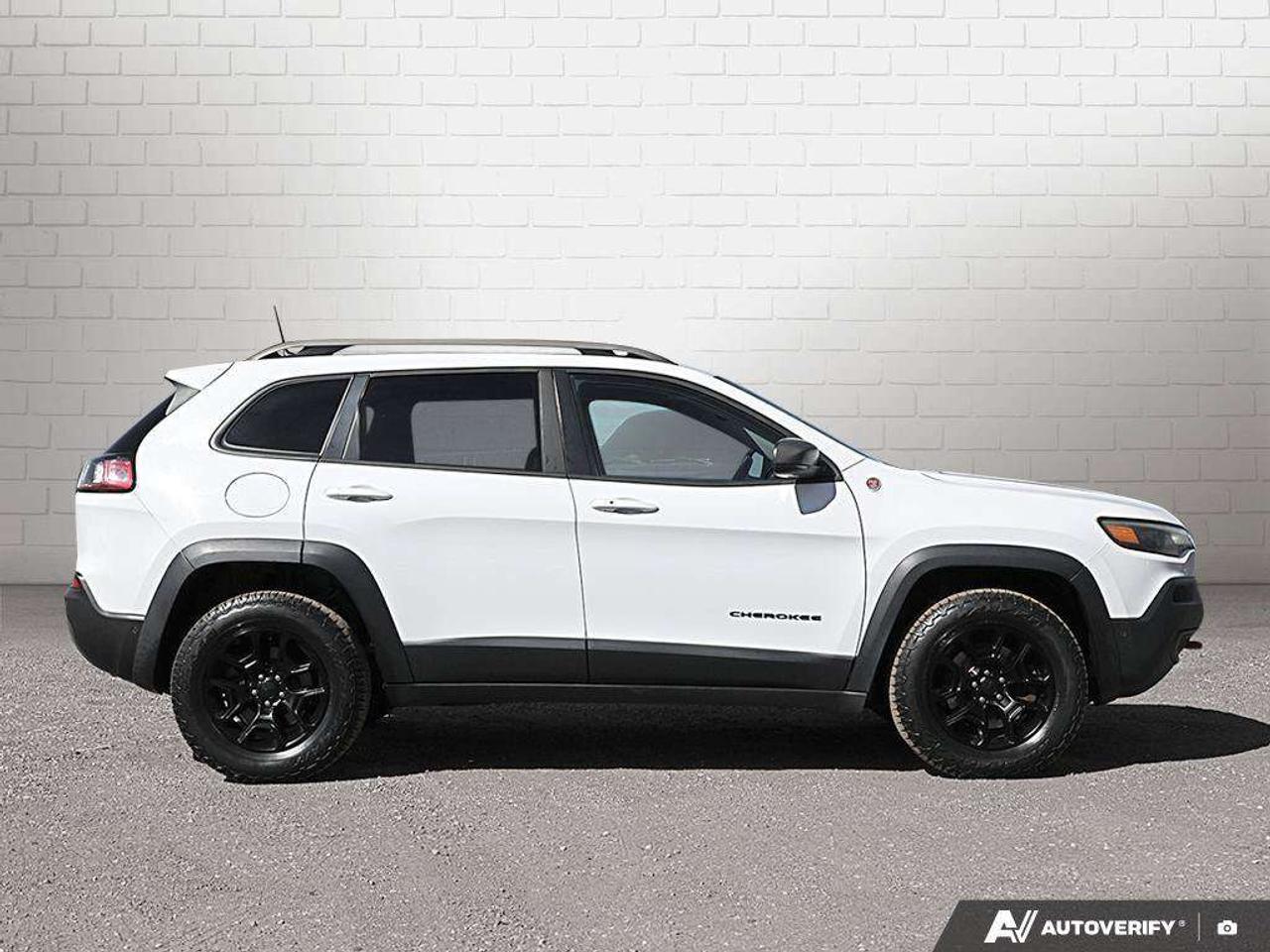 2019 Jeep Cherokee , 3.2L V6, 4X4, ALLOYS, LEATHER, NAV, TRAILHAWK L PLUS, AS-TRADED! Photo