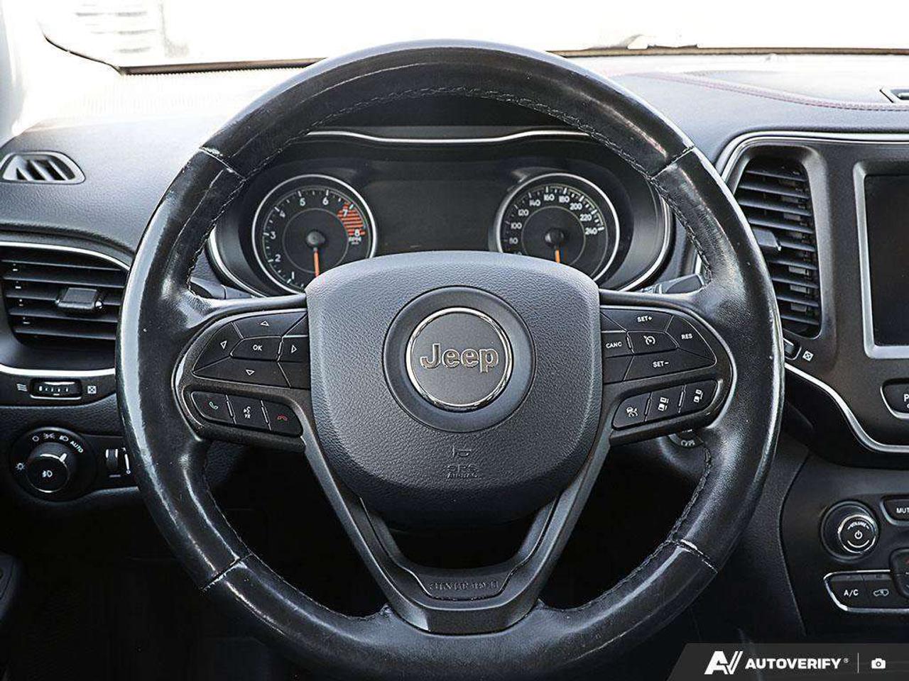 2019 Jeep Cherokee , 3.2L V6, 4X4, ALLOYS, LEATHER, NAV, TRAILHAWK L PLUS, AS-TRADED! Photo