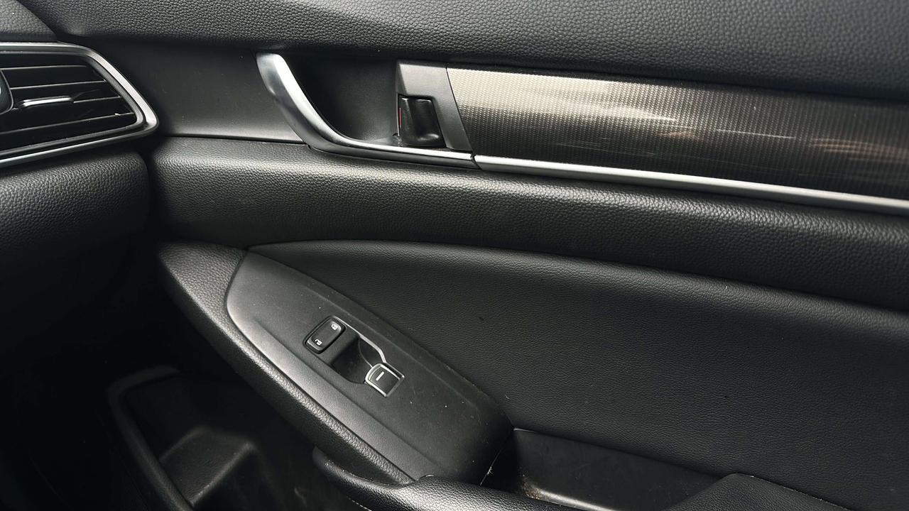 2018 Honda Accord Sport Photo