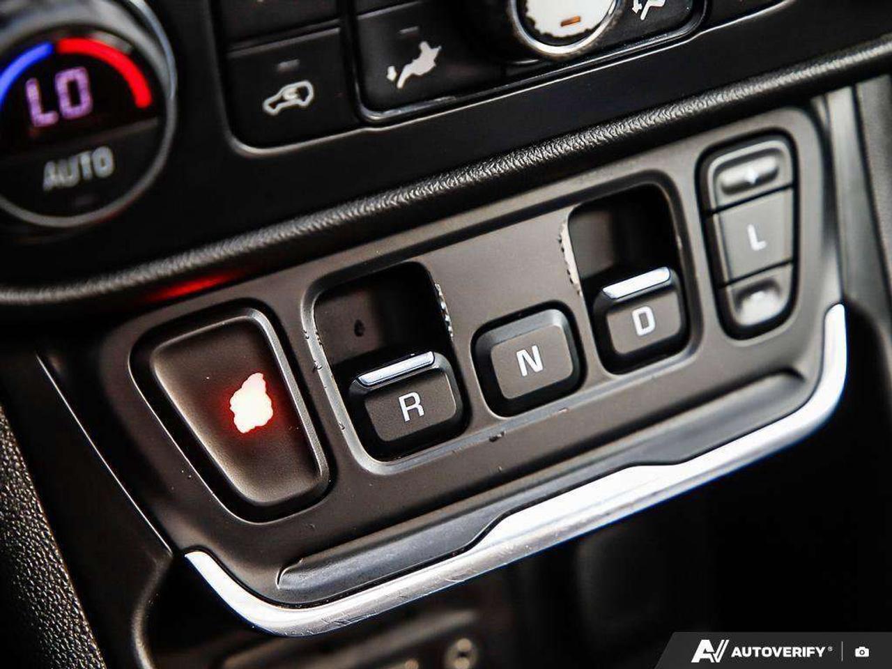 2019 GMC Terrain , 2.0L 4 CYL, AWD, ALLOYS, CLOTH, SUNROOF, ELEVATION, AS-TRADED! Photo