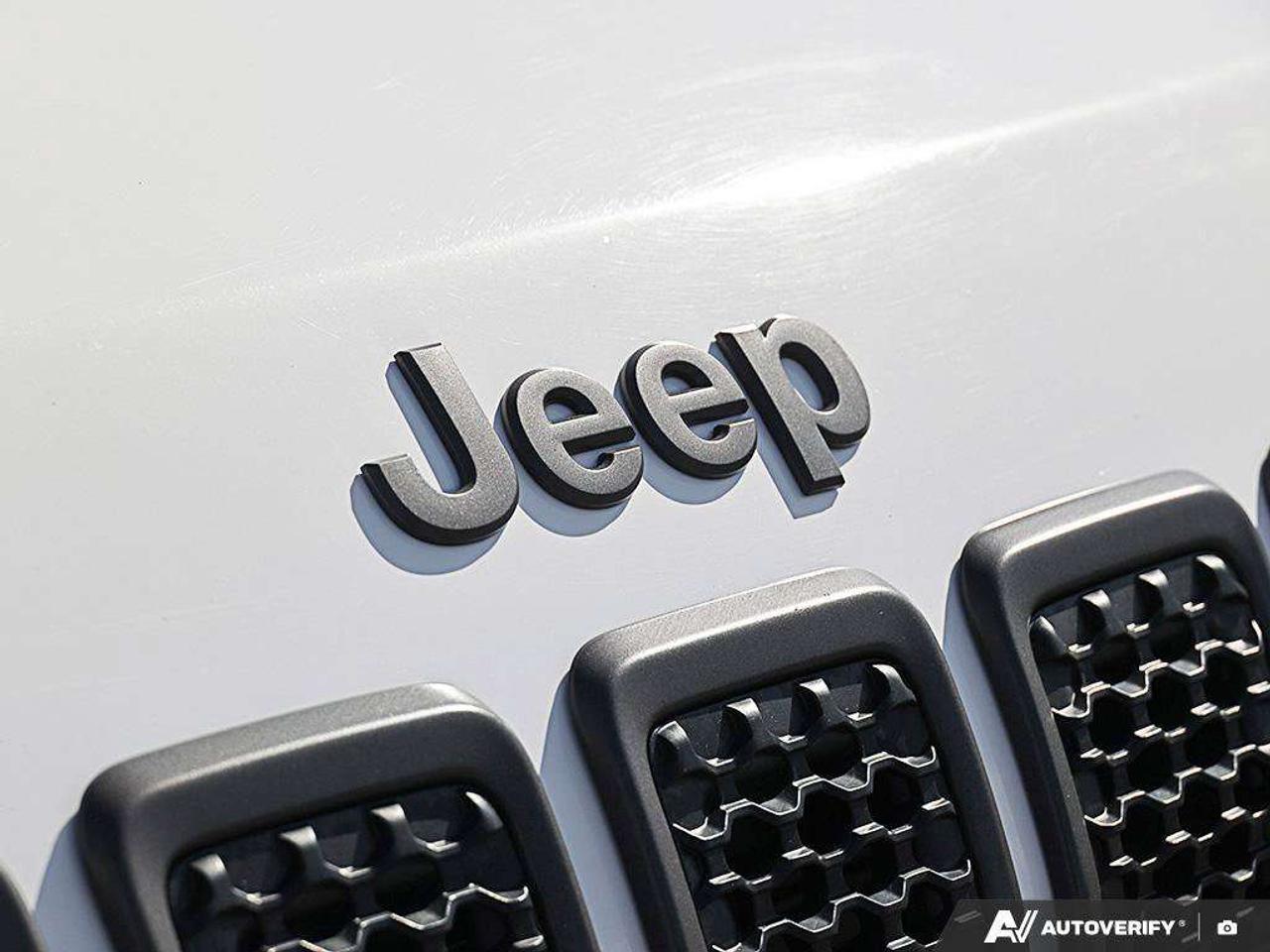 2019 Jeep Cherokee , 3.2L V6, 4X4, ALLOYS, LEATHER, NAV, TRAILHAWK L PLUS, AS-TRADED! Photo