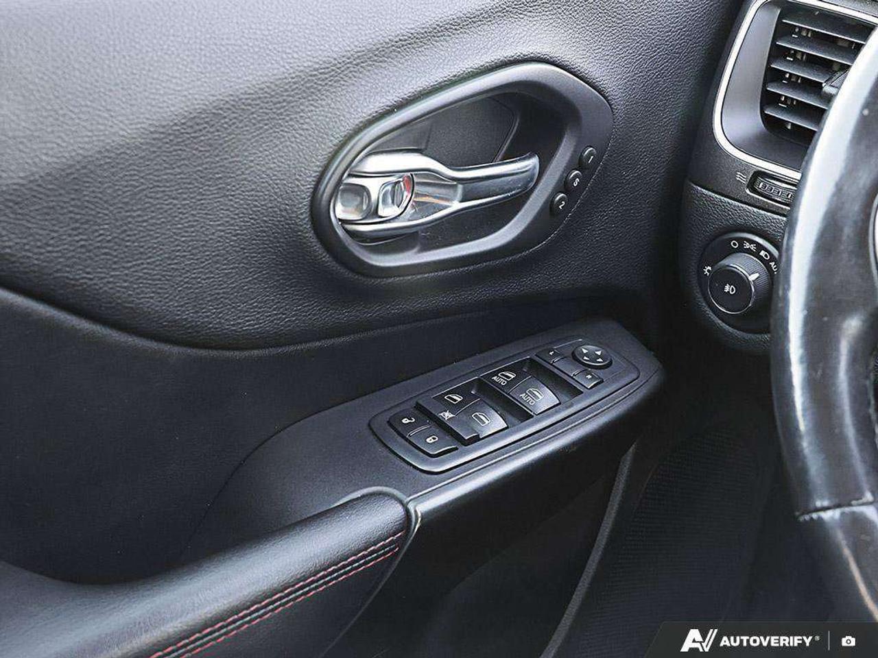 2019 Jeep Cherokee , 3.2L V6, 4X4, ALLOYS, LEATHER, NAV, TRAILHAWK L PLUS, AS-TRADED! Photo