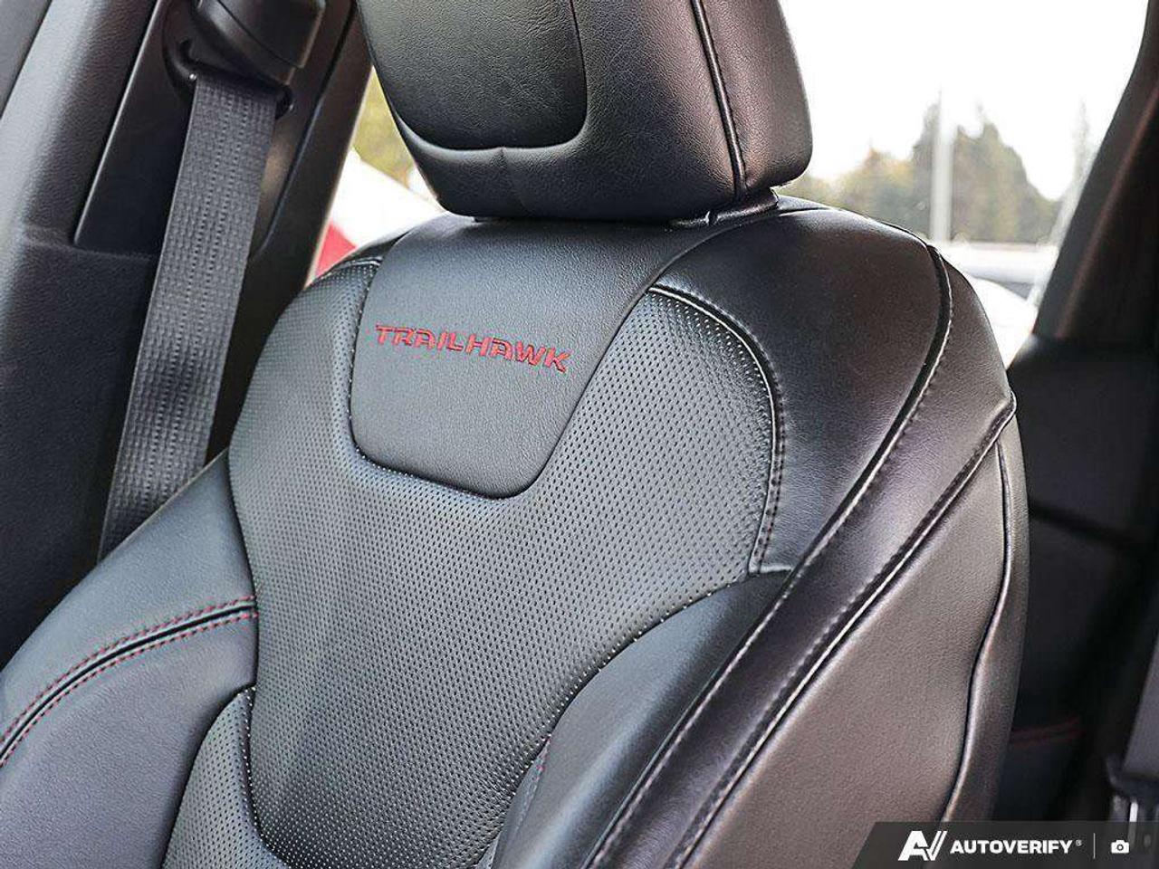 2019 Jeep Cherokee , 3.2L V6, 4X4, ALLOYS, LEATHER, NAV, TRAILHAWK L PLUS, AS-TRADED! Photo