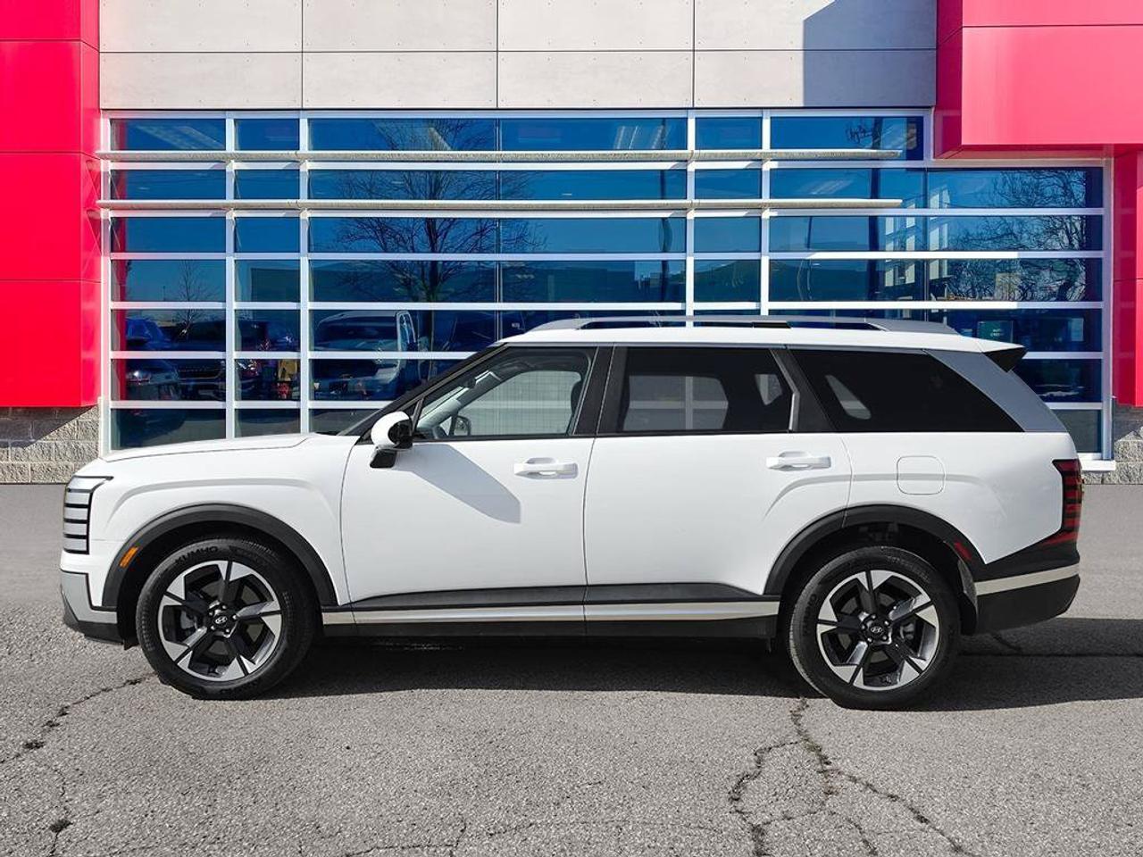 2026 Hyundai PALISADE Preferred Trend | One Owner | Clean CarFax | Low KMS | Remaining Factory Warranty | Smells New! Photo5